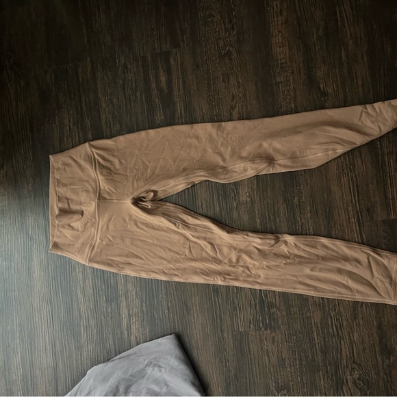 Lululemon High-Waisted Leggings Size 4 - Picture 3 of 4